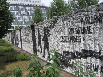 Berlino_Muro Parlamento degli alberi