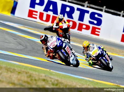MotoGP.com_Lorenzo, Rossi and Dovizioso in action in Le Mans